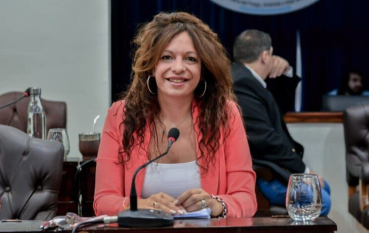 Photo of Laura Avila impulsa programas para fortalecer la autonomía económica y digital de las familias fueguinas