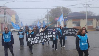 Photo of Trabajadores de la sanidad se manifestaron contra el aumento otorgado por Decreto