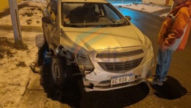Photo of Conductor se descompensó y chocó un auto que estaba estacionado