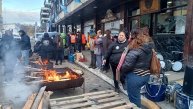 Photo of ATE vuelve a reclamar en las puertas de la Legislatura por la situación de OSEF
