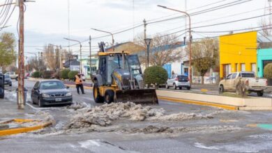 Photo of Continúan las tareas de limpieza de nieve y hielo acumulado