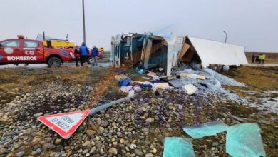 Photo of Vuelco de un camión a la salida de Río Grande y un chofer hospitalizado