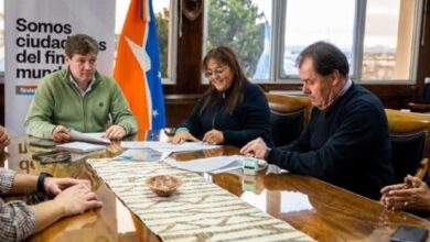 Photo of Melella firmó el contrato para la construcción del primer Centro de Formación Profesional en Tolhuin