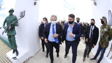 Photo of EL PRESIDENTE VISITÓ, JUNTO AL INTENDENTE MARTÍN PEREZ, EL MONUMENTO A LOS HÉROES DE MALVINAS