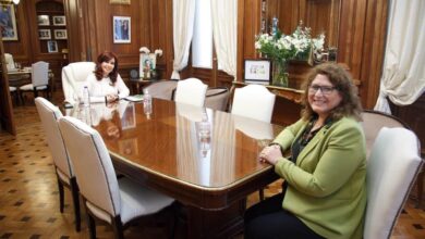 Photo of CRISTINA FERNÁNDEZ JUNTO A CAROLINA YUTROVIC