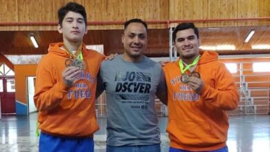 Photo of EL SECRETARIO DE DEPORTES Y JUVENTUDES RECIBIÓ A LOS CAMPEONES NACIONALES DE LUCHA