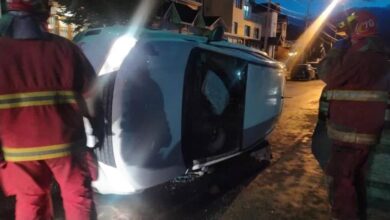 Photo of OTRA VEZ LA IMPRUDENCIA AL VOLANTE, MANEJABA ALCOHOLIZADO PROVOCO UN VUELCO Y DAÑOS A OTROS VEHÍCULOS