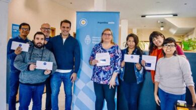 Photo of TRABAJADORES Y TRABAJADORAS  RECIBIERON SU TARJETA +U