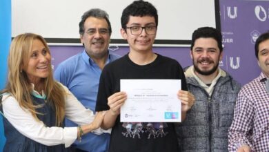 Photo of EL MUNICIPIO DE USHUAIA ENTREGÓ CERTIFICADOS DE FORMACIÓN LABORAL A VECINOS Y A ALUMNOS DE LA ESCUELA ESPECIAL