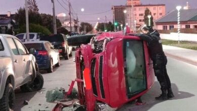 Photo of Alcoholizado y en contramano choco varios vehículos, termino volcando. Ademas no tiene los papeles en regla. Quien paga los daños?