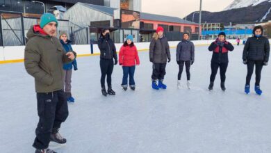 Photo of CON GRAN CONVOCATORIA SE DESARROLLÓ EL CURSO BÁSICO DE PATINAJE SOBRE HIELO