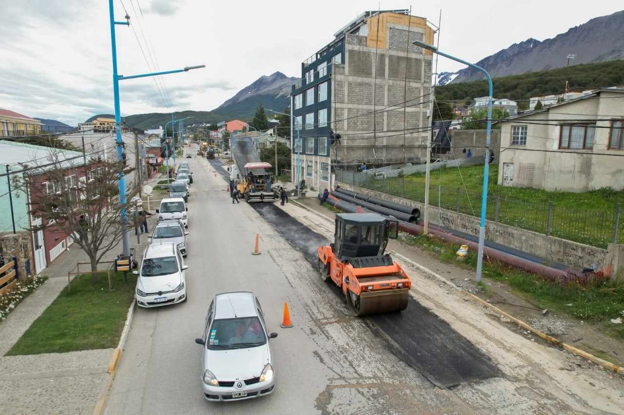 Photo of SE REPAVIMENTÓ EL SECTOR DE AVENIDA ALEM DONDE SE REALIZÓ EL TENDIDO DE UN TRAMO DEL NUEVO ACUEDUCTO PARA USHUAIA