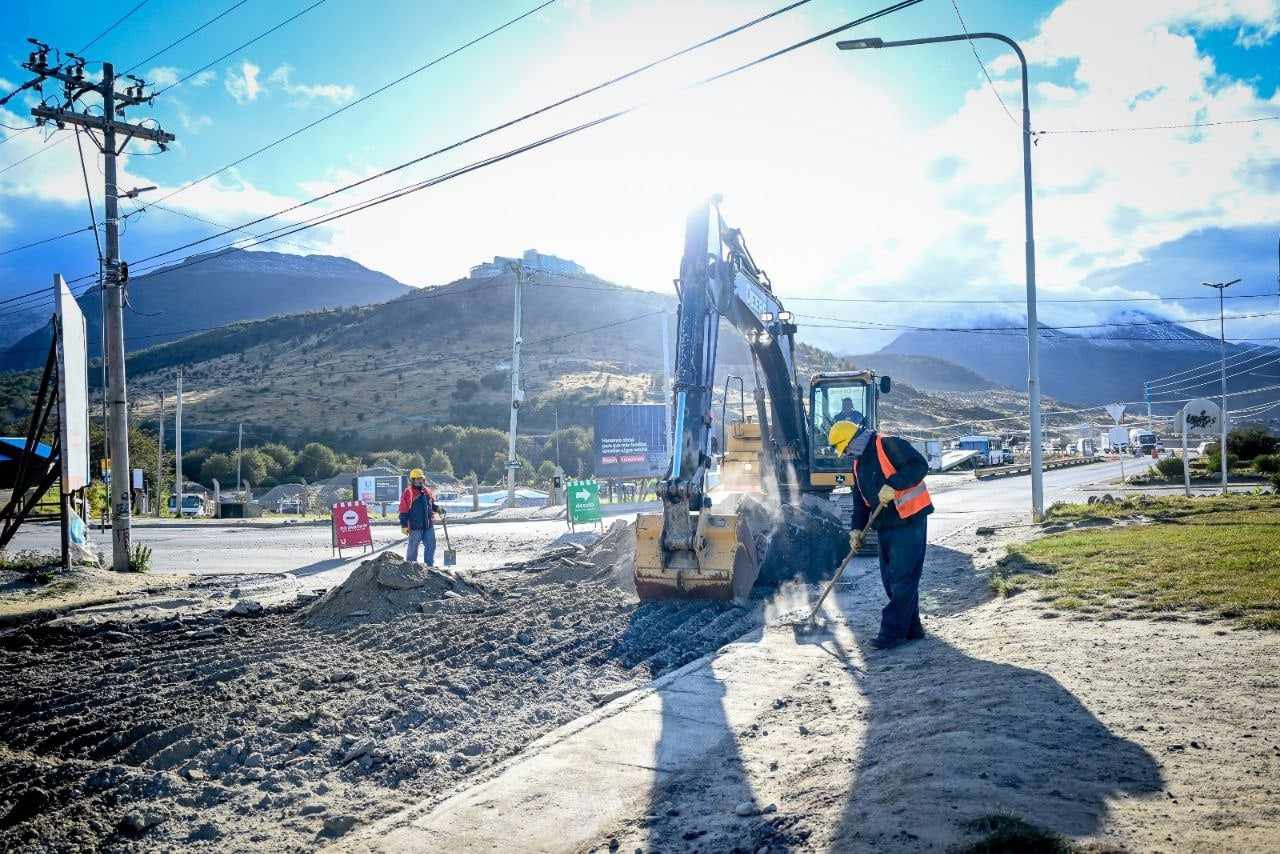 Photo of USHUAIA, INICIARON LOS TRABAJOS PARA LA REPAVIMENTACIÓN DE LA ROTONDA DE ANDORRA Y EN UN SECTOR DEL BARRIO SAN VICENTE