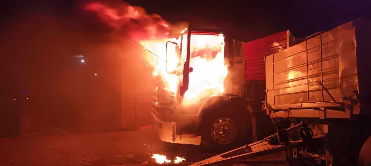 Photo of Incendio en Camión en Calle Los Inmigrantes: Intervención Rápida de las Autoridades