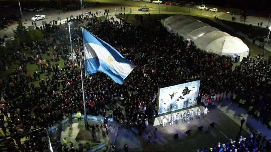 Photo of SE REALIZÓ LA VIGILIA DEL 2 DE ABRIL EN LA CIUDAD DE USHUAIA