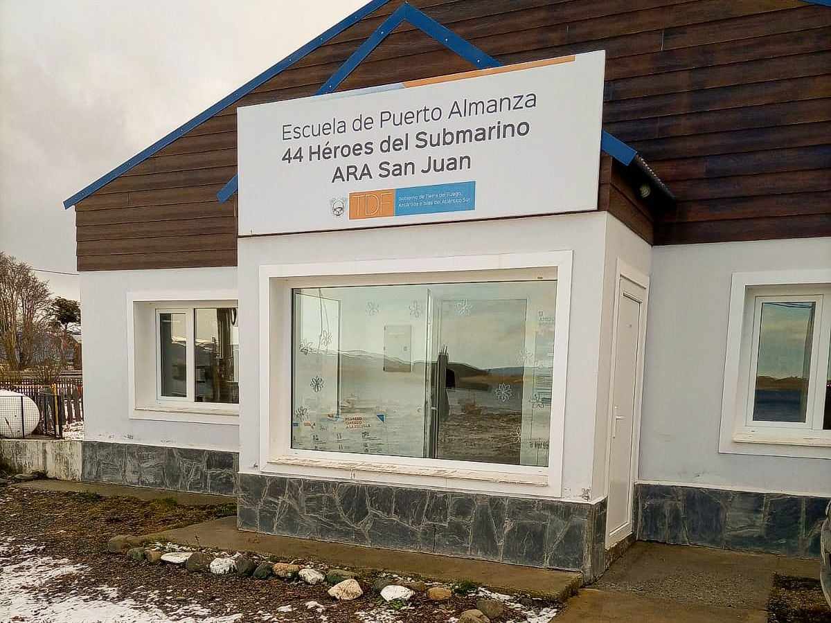 Photo of GOBIERNO LANZA PROGRAMA EDUCATIVO PARA QUE VECINOS DE PUERTO ALMANZA Y PUNTA PARANA CULMINEN SUS ESTUDIOS SECUNDARIOS