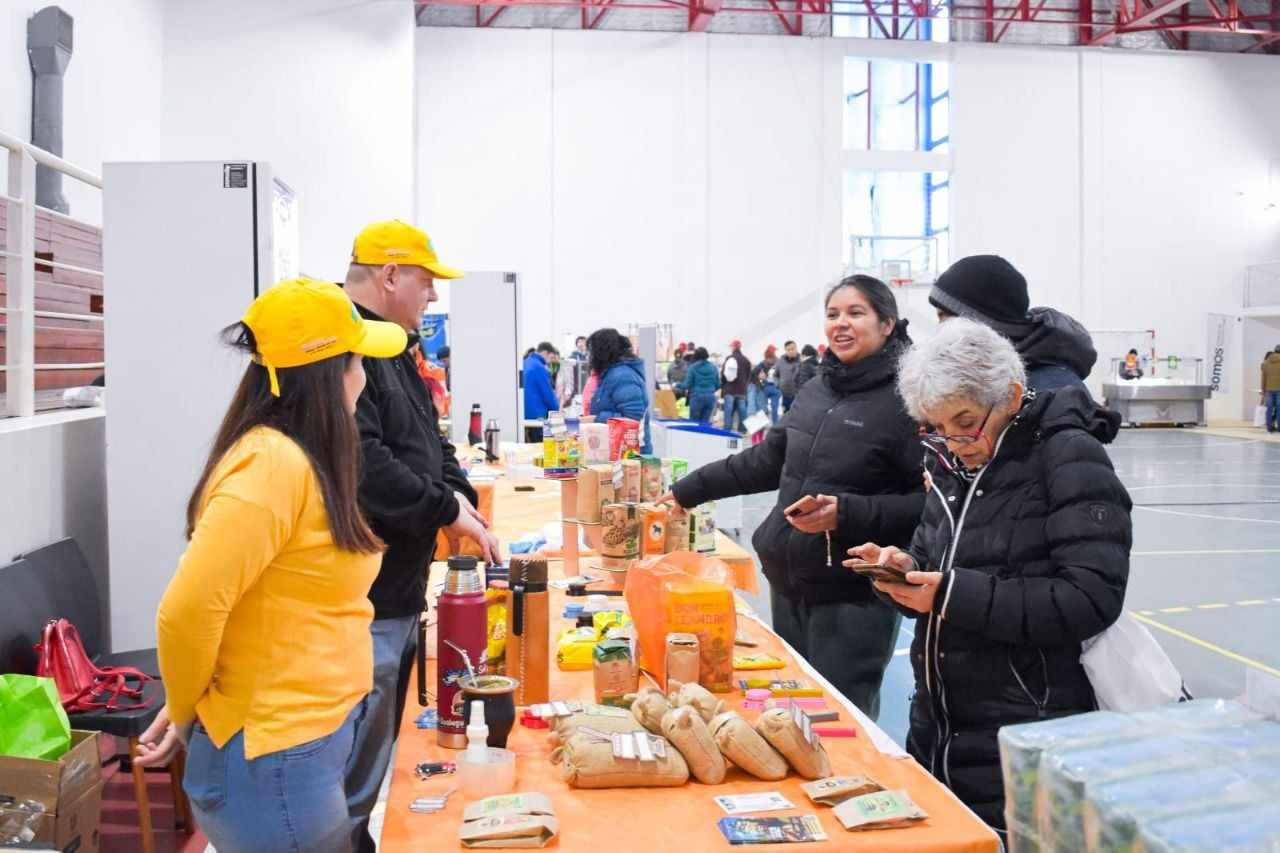 Photo of CRECE LA PARTICIPACIÓN DE COMERCIOS Y EMPRENDEDORES EN ‘TU MERCADO TDF’ Y LAS FAMILIAS APROVECHAN LOS PRECIOS