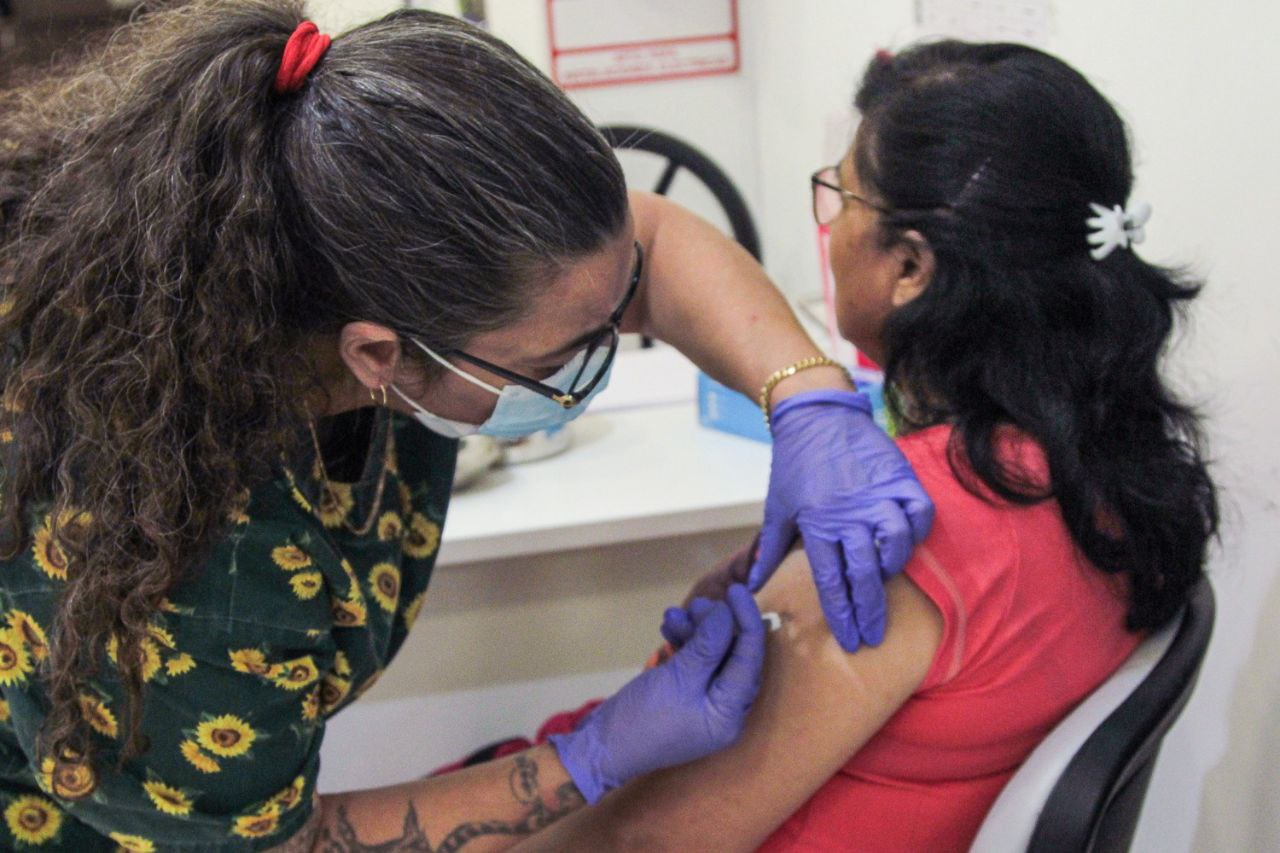 Photo of El Municipio inició la campaña de vacunación antigripal para adultos y adultas mayores