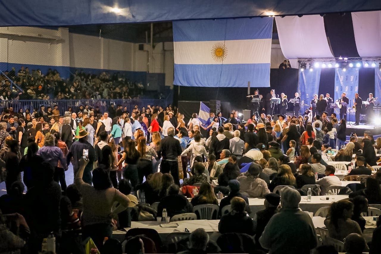 Photo of Llega la gran peña folklórica “Esperando el 25”