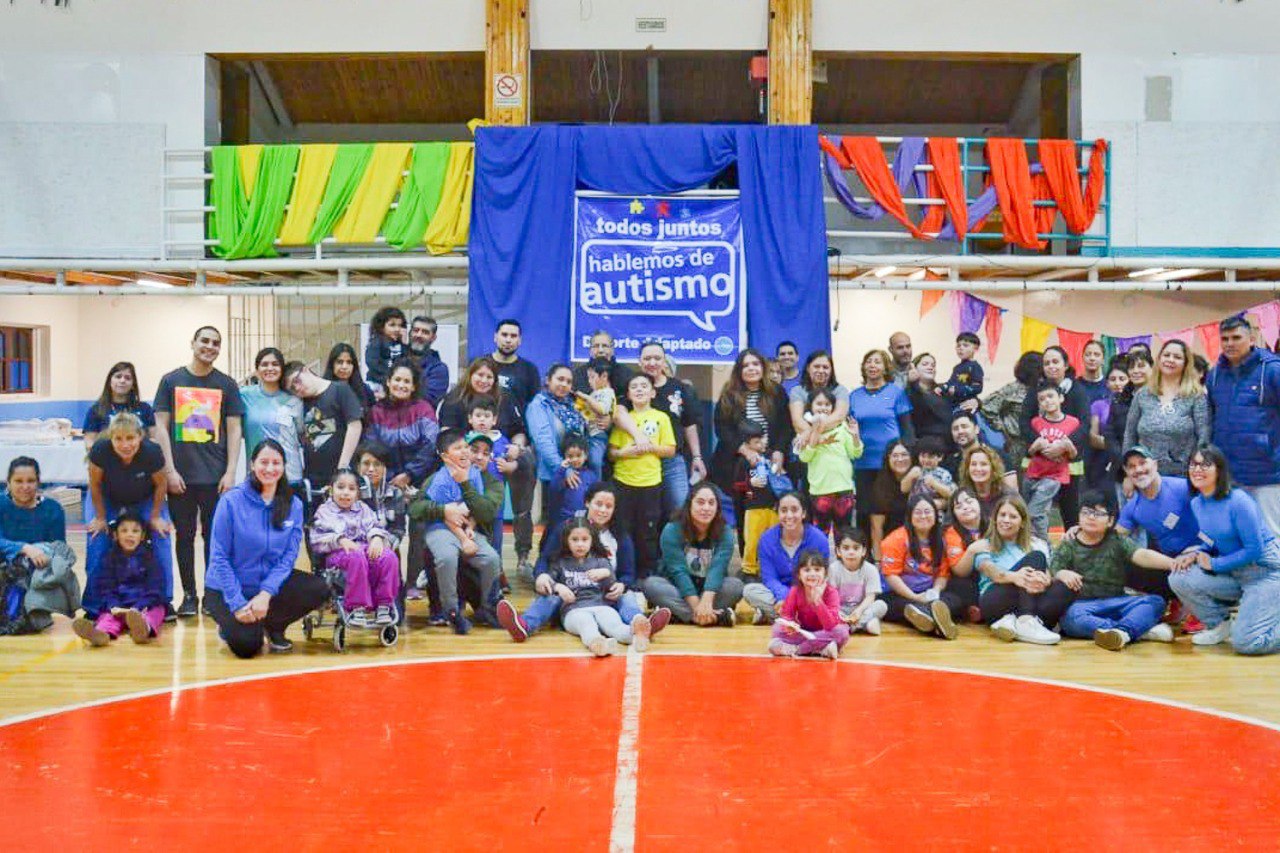 Photo of Más de 200 vecinos y vecinas asistieron a los talleres “Construyendo una Educación Universal”