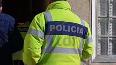 Photo of Policía de licencia fue aprehendido provocando un escándalo en el domicilio de su ex pareja