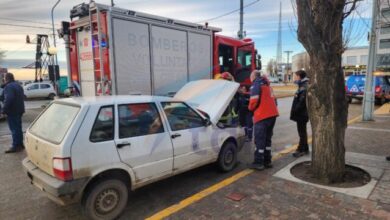 Photo of Un móvil municipal sufrió un desperfecto y fueron asistidos por personal de Defensa Civil