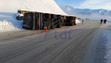 Photo of Volcó un camión sobre la ruta en la zona de Lago Escondido