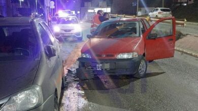 Photo of Conductor borracho chocó un auto estacionado frente a la oficina de inspectores de tránsito