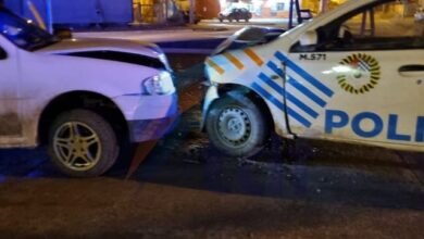 Photo of Un conductor borracho chocó de frente contra un patrullero en la margen sur