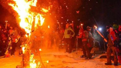 Photo of LA MUNICIPALIDAD DE USHUAIA ACOMPAÑÓ LA BAJADA CON ANTORCHAS DEL MARTIAL