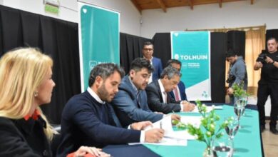 Photo of El Municipio de Tolhuin, BTF y el Colegio de Escribanos firmaron un acuerdo para facilitar que vecinos puedan obtener su título de propiedad