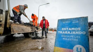 Photo of Ushuaia: La Municipalidad continúa realizando trabajos de bacheo en diferentes lugares de la ciudad