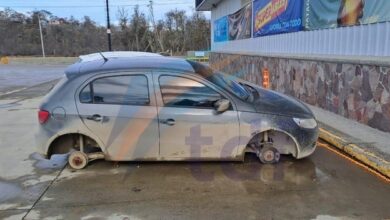 Photo of Robaron ruedas en el estacionamiento del supermercado de Tolhuin