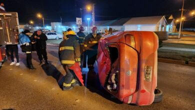 Photo of Impactante accidente de un conductor alcoholizado que chocó dos autos y volcó