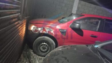 Photo of Conductor en estado de ebriedad chocó su camioneta con el frente de una casa