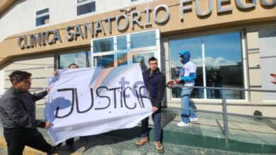 Photo of Marcha al Sanatorio Fueguino pidiendo justicia por la muerte de Marcelo Fernández