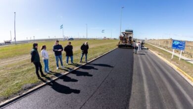 Photo of El Intendente Perez recorrió la obra de remediación asfáltica de la Av. Héroes de Malvinas