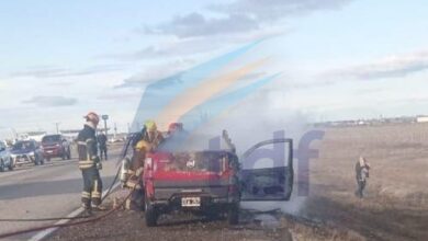 Photo of Un conductor debió escapar de las llamas cuando se incendió su camioneta en ruta 3