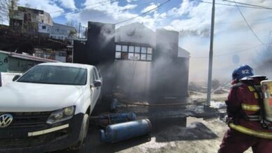 Photo of Tres viviendas y un taller resultaron destruidos en un incendio de proporciones en la ciudad de Ushuaia