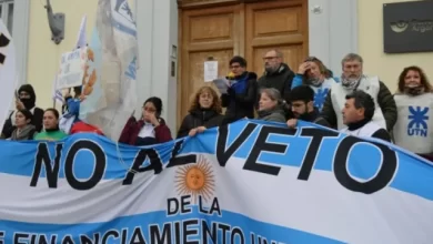 Photo of Tras la ratificación del veto de Milei, los gremios docentes anunciaron para mañana un paro total en todas las universidades