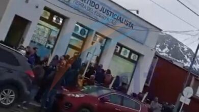 Photo of Disparos y un herido de bala en medio de una interna sindical en acto del PJ en Ushuaia