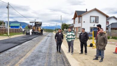 Photo of Tolhuin continúa con la obra de asfaltado nuevo en el Barrio 9 de Octubre