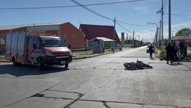 Photo of Dos jóvenes heridos en un choque en Roldan y Estrada