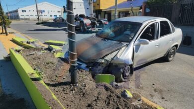 Photo of Conductor hospitalizado tras violento impacto contra el cantero central de la Perón