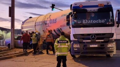 Photo of Camión tanque cargado de gas fue impactado por un auto en una maniobra de giro sobre ruta 3