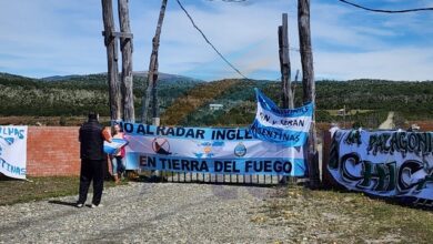 Photo of Protesta frente a estancia El Relincho en el Día de la Soberanía Nacional