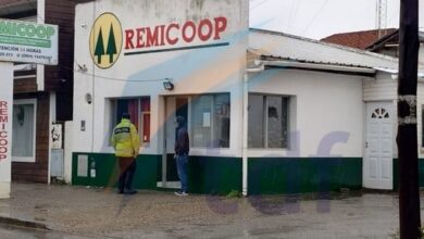 Photo of Un hombre llegó apuñalado a una remisería céntrica de Río Grande