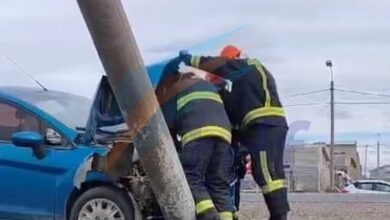 Photo of Conductor realizaba sobrepasos por banquina e impactó contra una columna