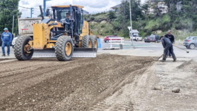 Photo of EL MUNICIPIO DE USHUAIA REALIZA TAREAS DE FRESADO Y CAMBIO DE BASE EN HIPÓLITO YRIGOYEN, FRENTE AL URC