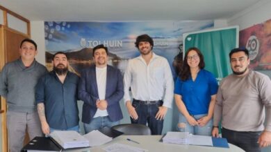 Photo of El Municipio de Tolhuin firmó el contrato para la ejecución de 13 nuevas cuadras de asfalto en el casco céntrico